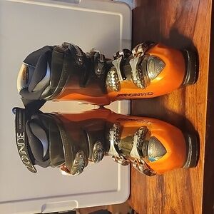 Atomic Orange Ski Boots 26